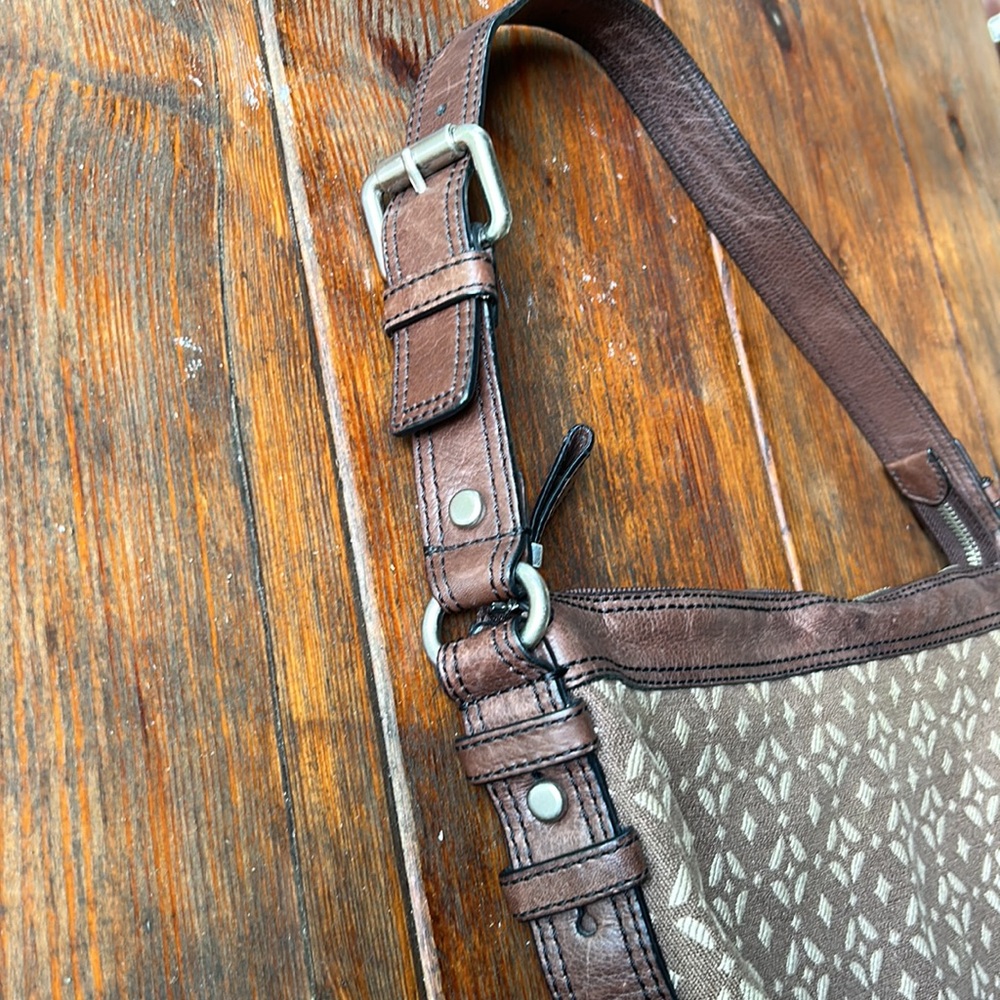 Fossil brown leather trimmed canvas signature buckle strap distressed bucket bag - Picture 10 of 12